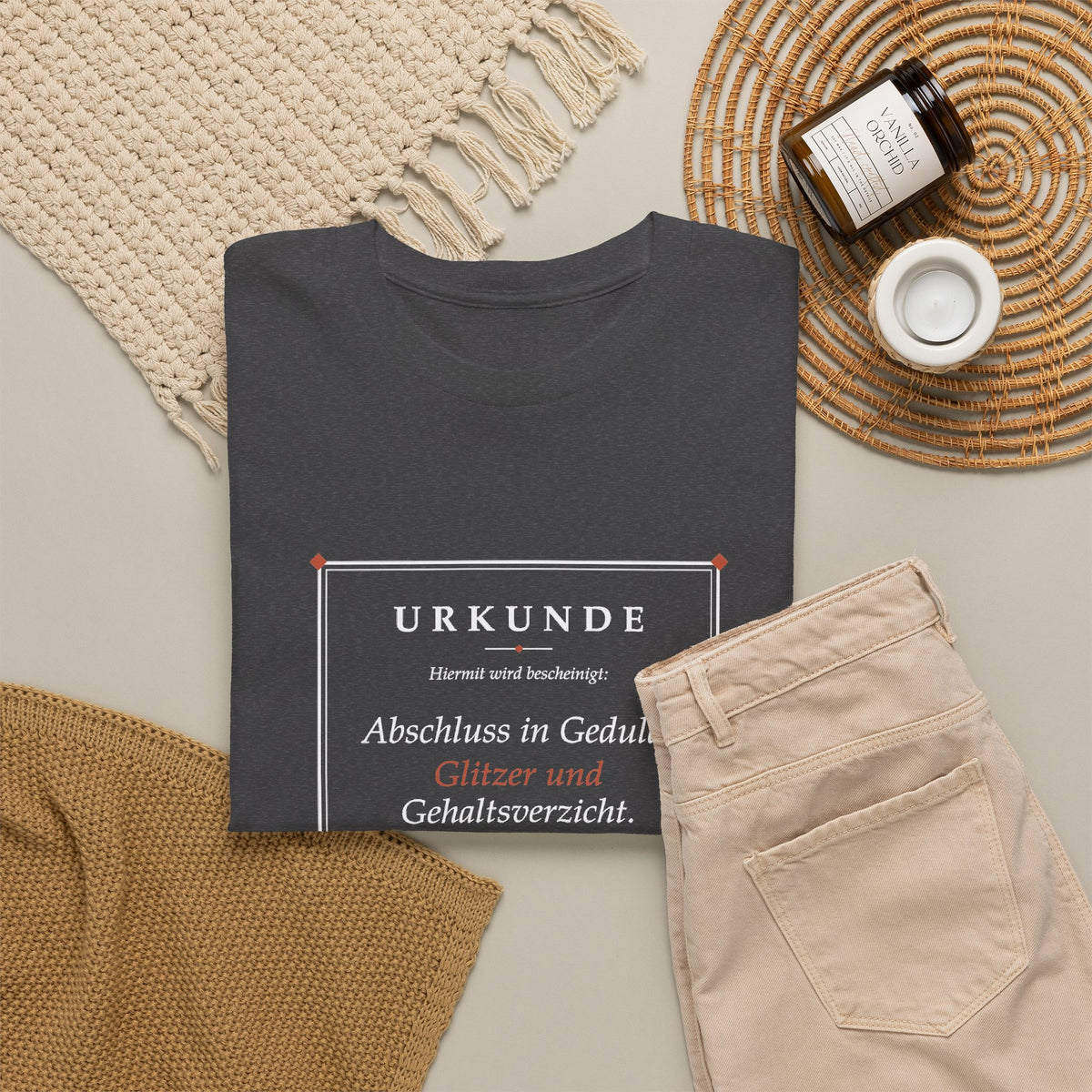Abschluss in Geduld, Glitzer und Gehaltsverzicht · Erzieher T-Shirt